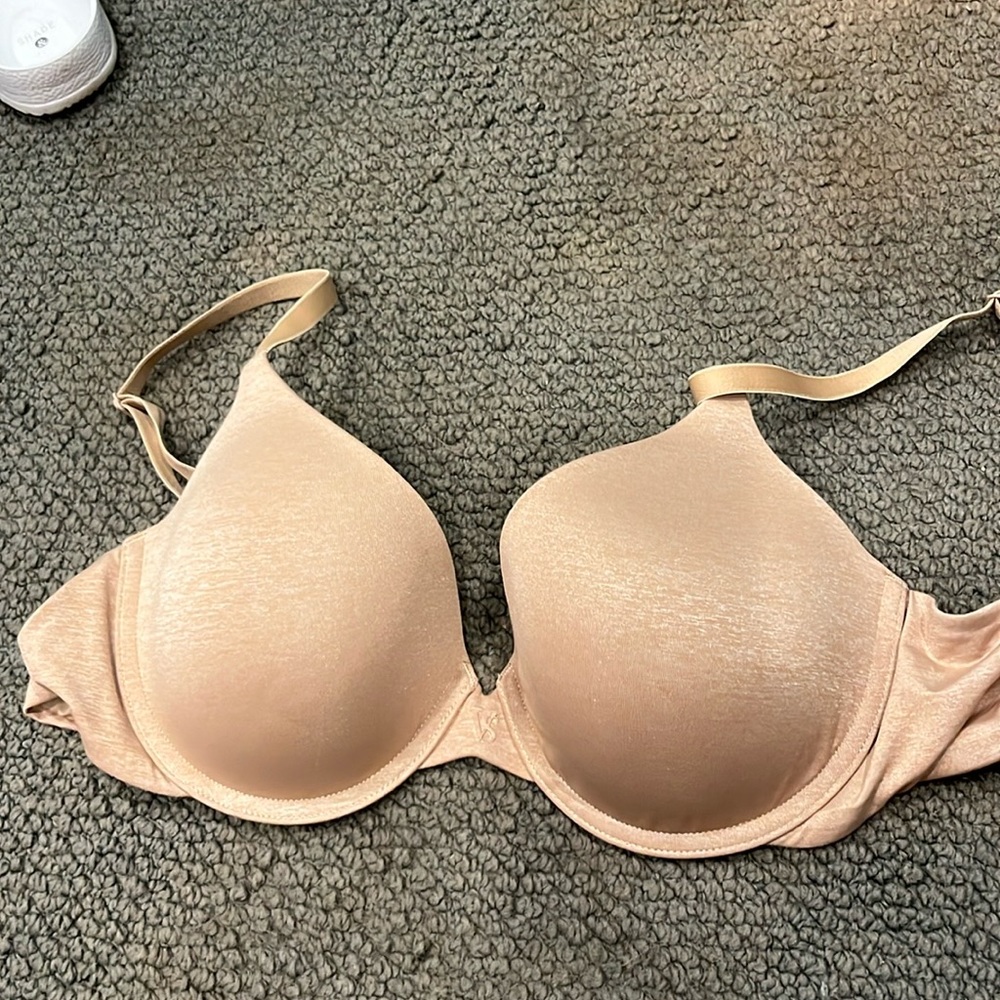 Hardly worn Victoria’s Secret 34D uplift semi demi bra
